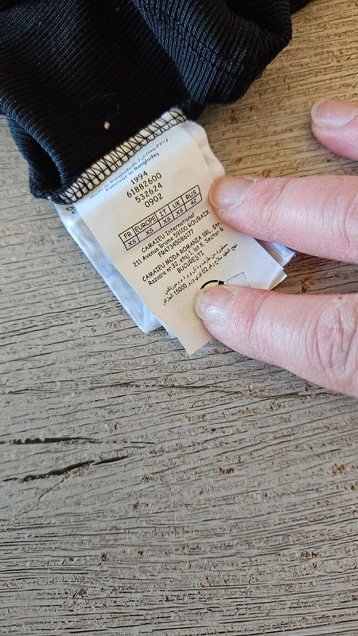 T shirt noir cotelé à manches courtes, bord en broderie, Camaïeu, taille XS - photo numéro 9