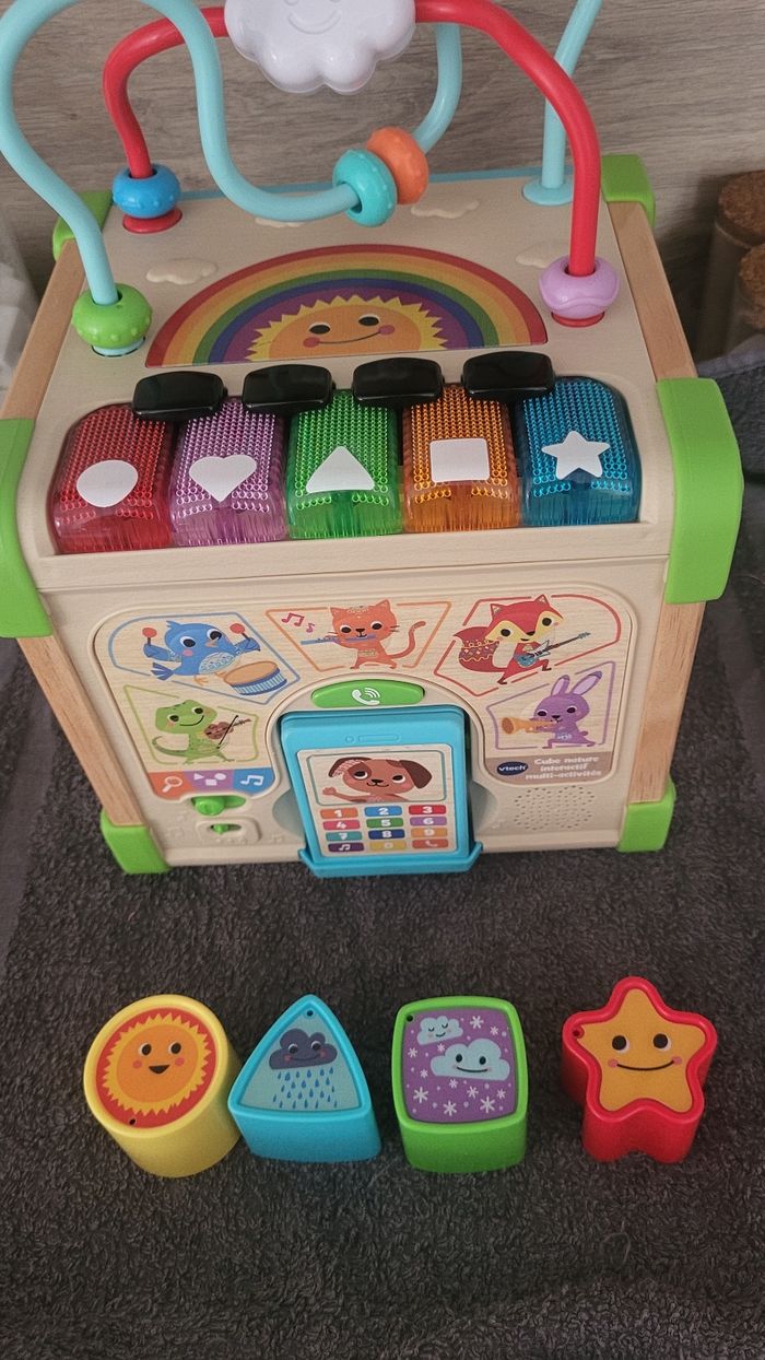 Cube d'activité bébé