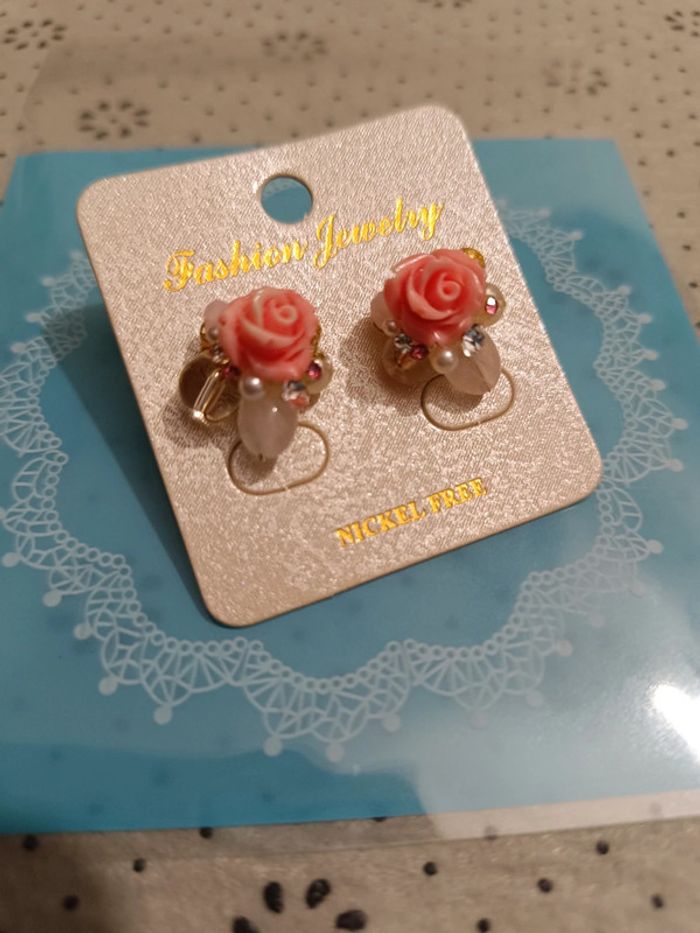 Boucles d'oreilles fantaisie rose - photo numéro 3