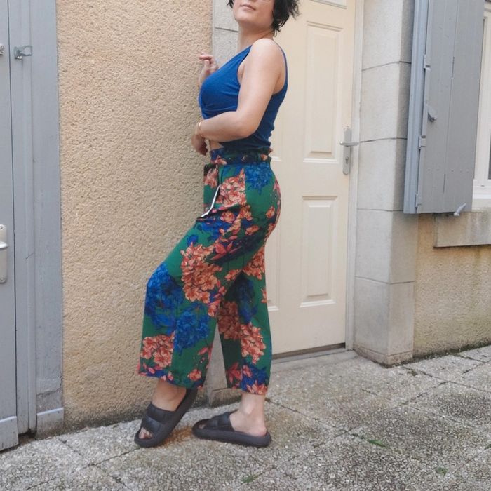 Magnifique pant Stradivarius neuf 38 - photo numéro 2