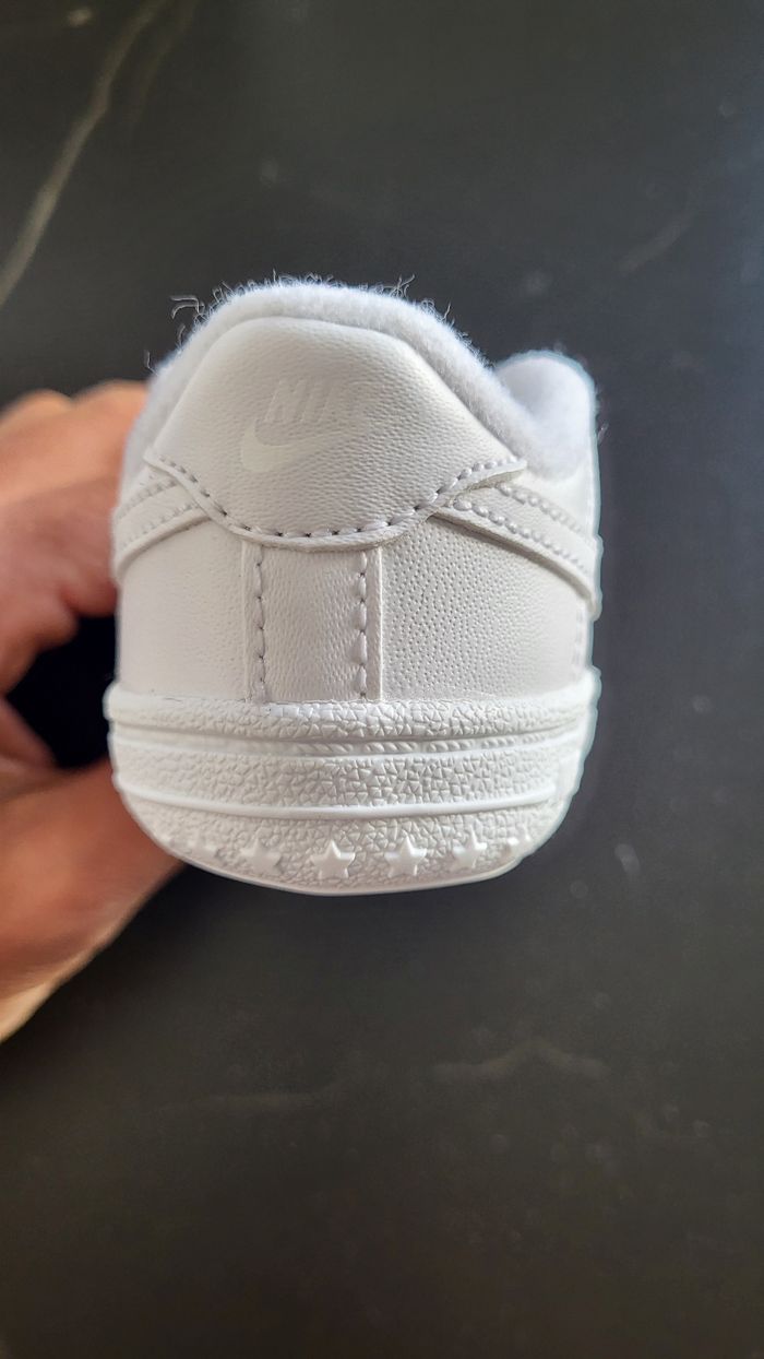 Basket Nike force1 taille 18,5 - photo numéro 5