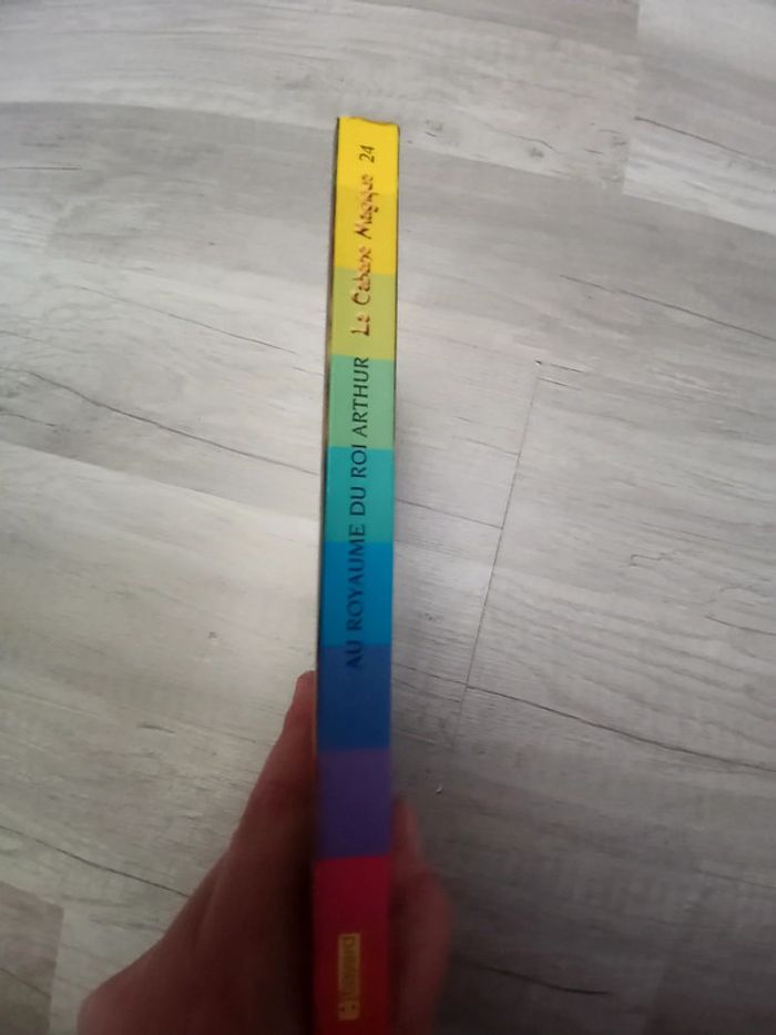 Livre cabane magique au royaume du roi Arthur - photo numéro 2