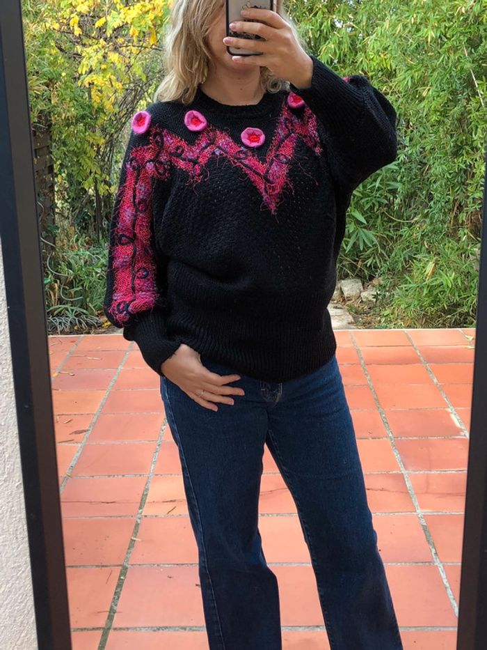 Joli pull noir et rose vintage Vango L