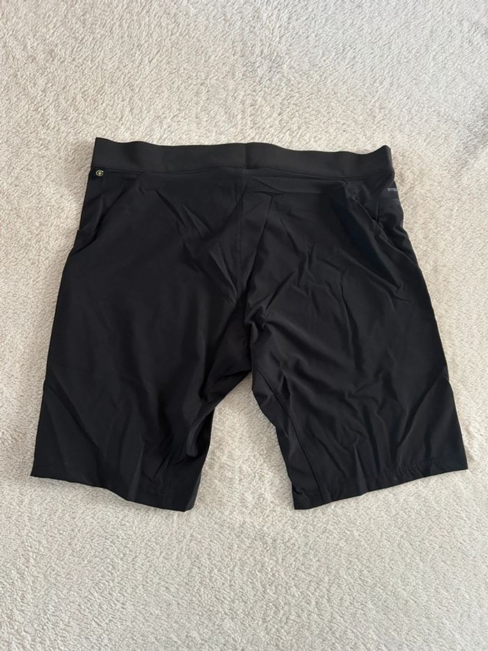Short IXS - photo numéro 2