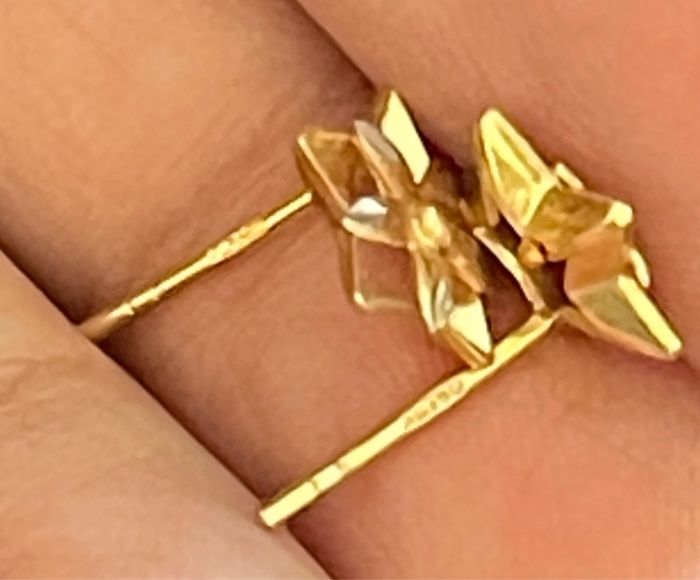 Boucles d'oreilles fleure en or 18 carats (au750)Très bon état - photo numéro 4