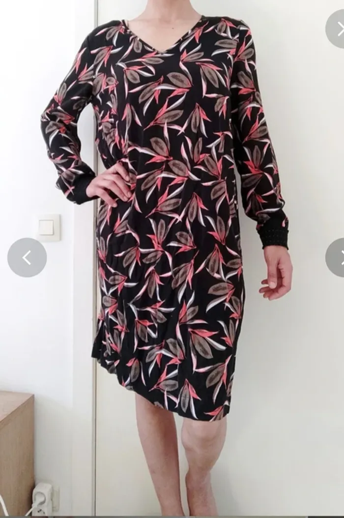 Lot de 2 robes d'été manches longues Sandwich 40 comme neuves - photo numéro 2