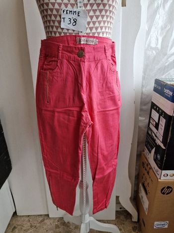 Pantalon, rose, en très bon état (micro accro visible sur photo de longueur),en coton & spandex