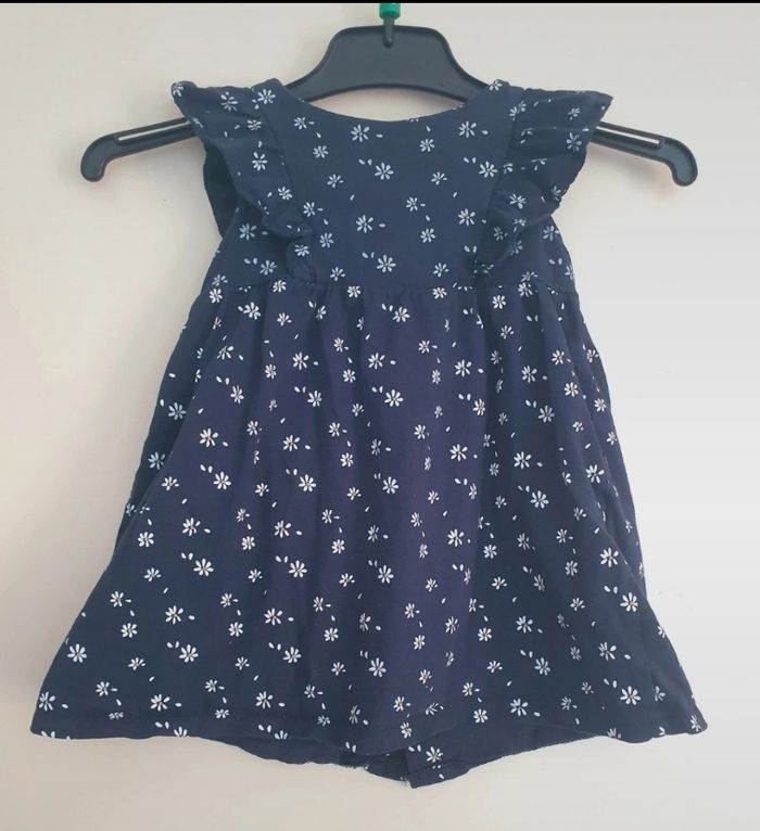 Robe fille taille 12mois en très bon état.