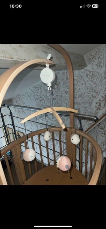 Lit à barreaux stokke mini+matelas,voile de lit mobile drap