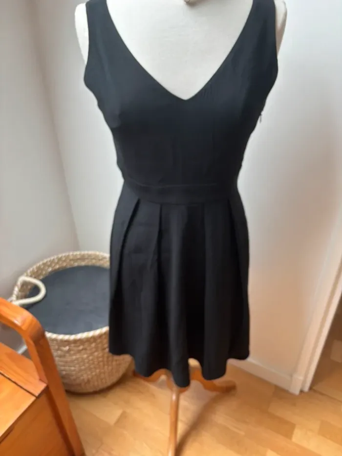 🖤 Robe noire dos croisé avec noeud - modèle Rencontre - Claudie Pierlot 🖤 T38 - photo numéro 4