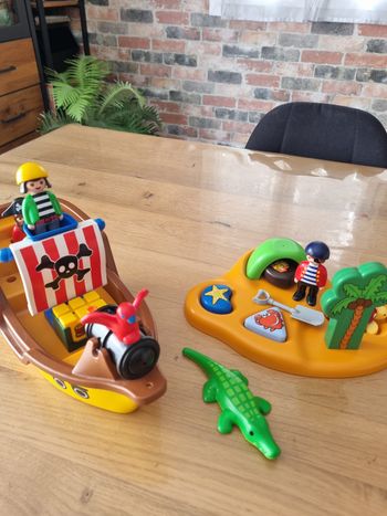 Bateau pirate + île aux trésors playmobil 1.2.3 complet 