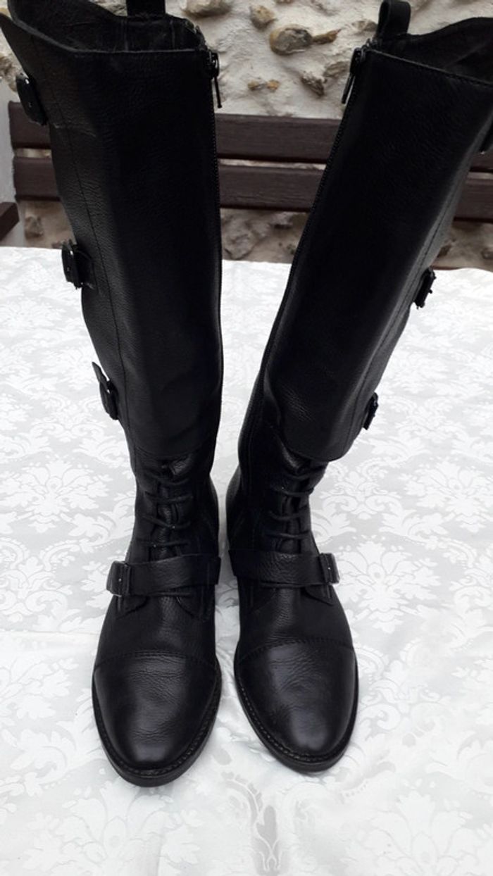 Bottes hautes en cuir grainé noir Taille 36