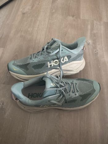 Chaussure de sport hoka 