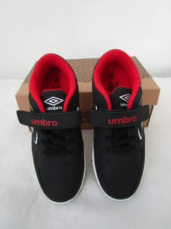 Baskets Umbro 32 NEUVES - photo numéro 3