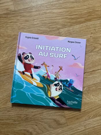 Livre Hachette jeunesse Initiation au surf