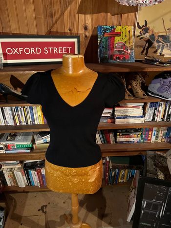 Top noir noeud dos épaule bouffante