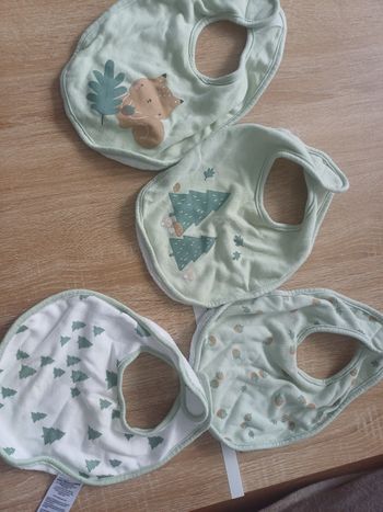 Lot de 4 bavoirs dès la naissance 