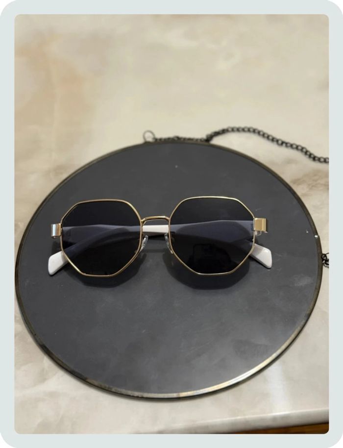 Lunette de soleil noire/blanche