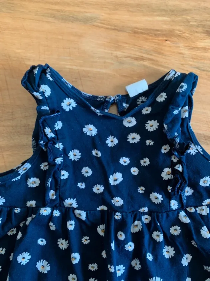 Jolie robe à fleurs 🌸 h&m taille 2/3 ans - photo numéro 2