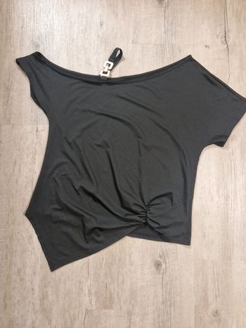 T-shirt manche courte et bras dénudé