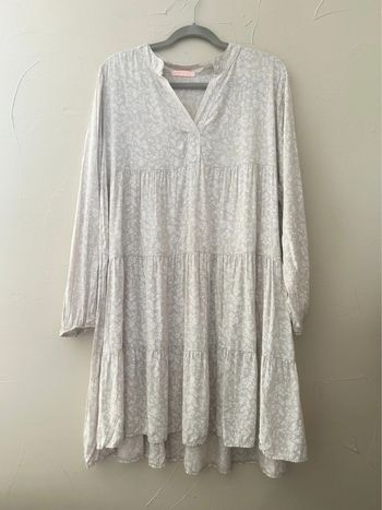 Femme 👩🏻 Robe oversise beige a fleurs blanches - Taille U