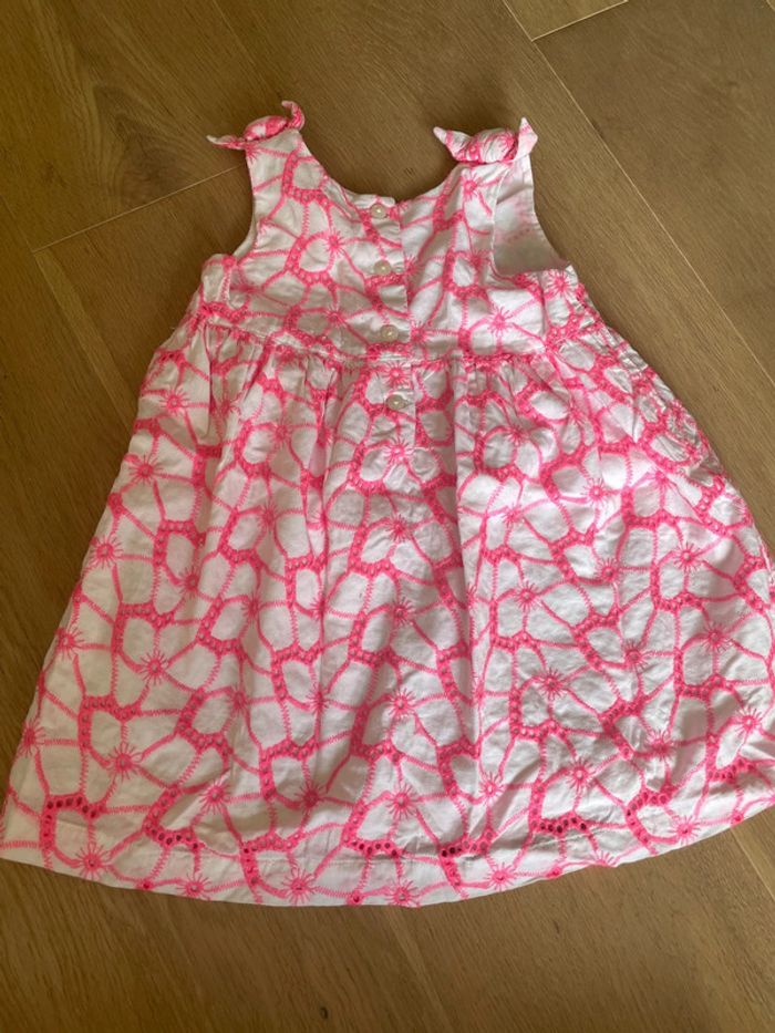Jolie robe brodée rose et blanche 23 mois - photo numéro 2
