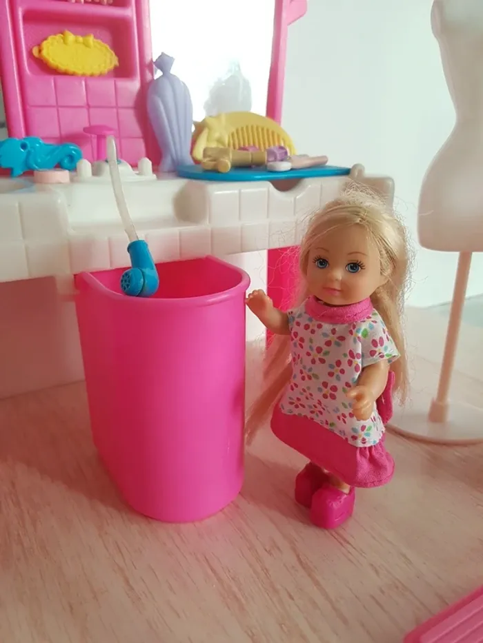 Salon de beauté Barbie et ses enfants - photo numéro 6