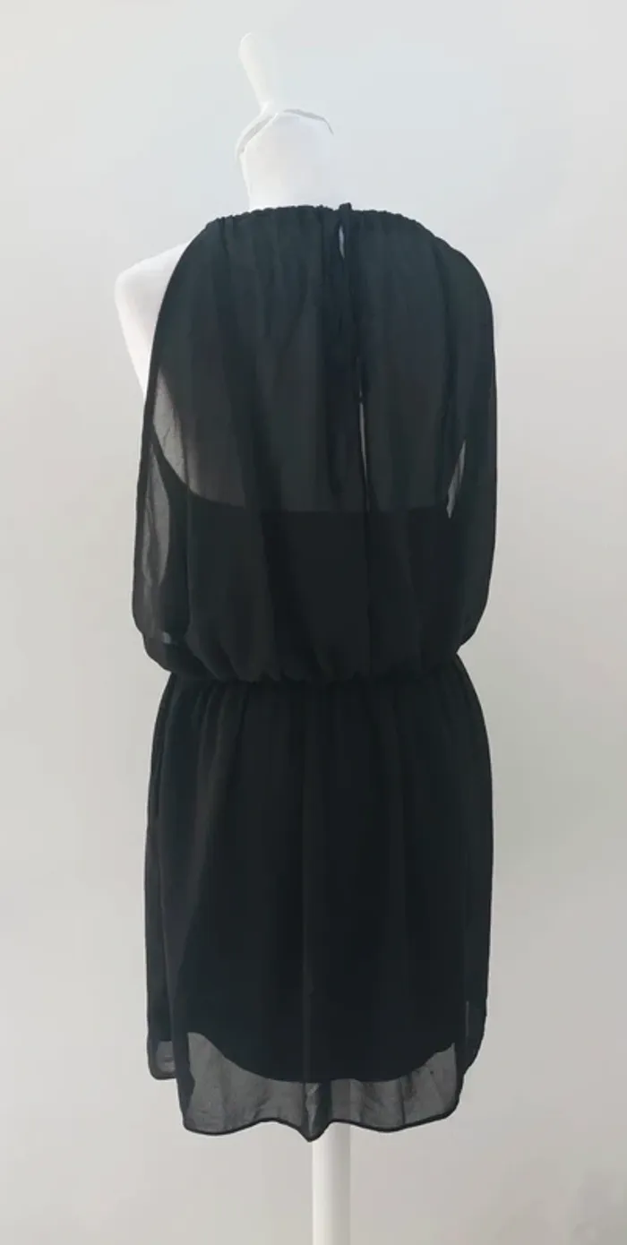Robe fluide sans manche bijoux ras de cou taille S - photo numéro 4