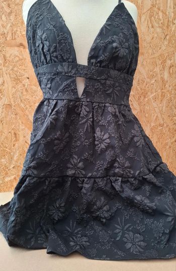 Robe décolleté V avec dos ouvert