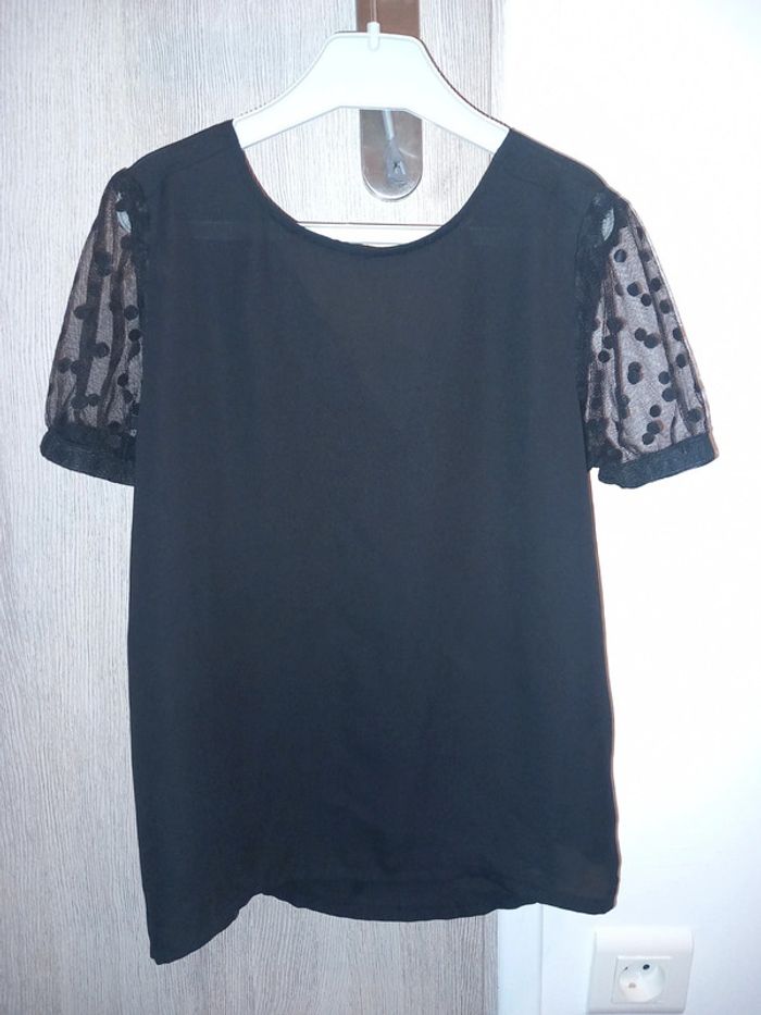 Joli top noir manches transparentes 10ans