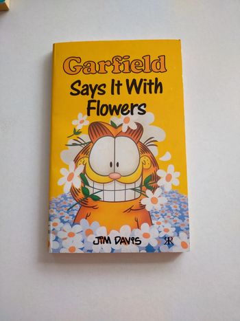 Garfield says it with flowers