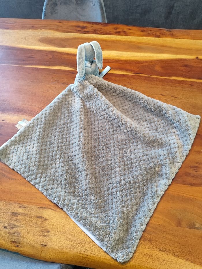 Doudou lapin gris