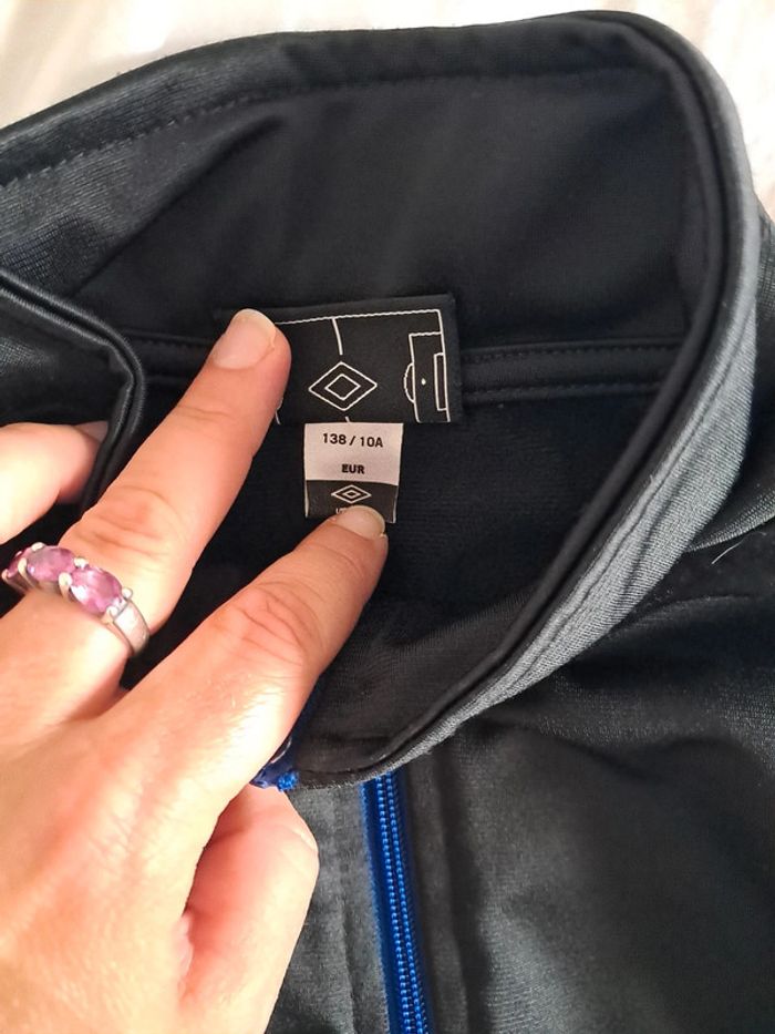 Survêtement 10ans umbro - photo numéro 3