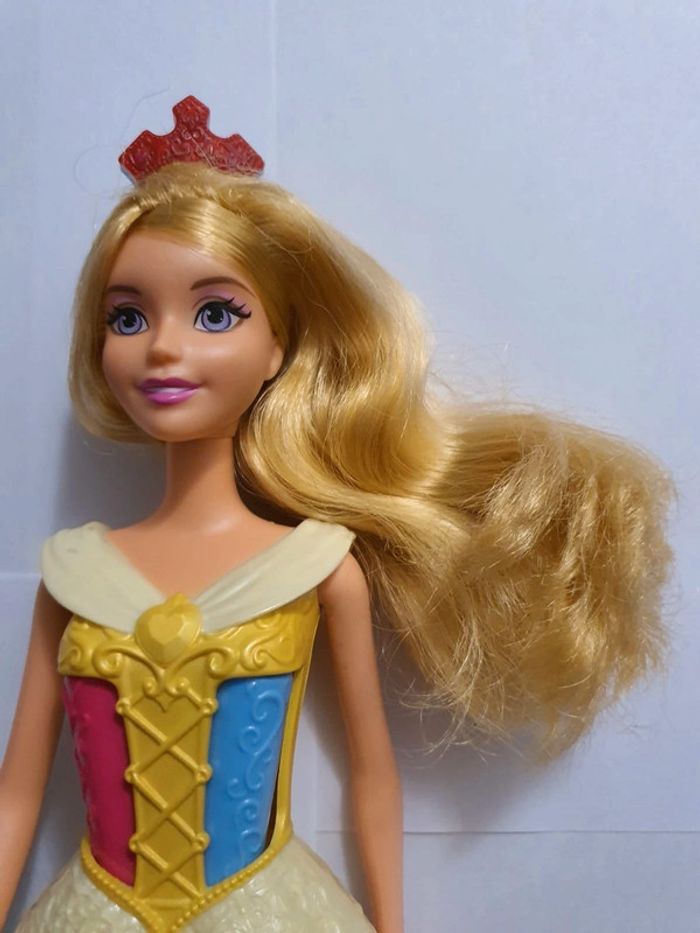 Poupée Princesse Disney : Aurore et sa robe enchantée Mattel - photo numéro 3