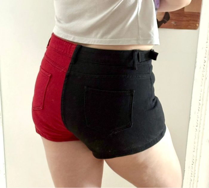 Short en jean bicolore rouge et noir taille haute Shein L - photo numéro 3