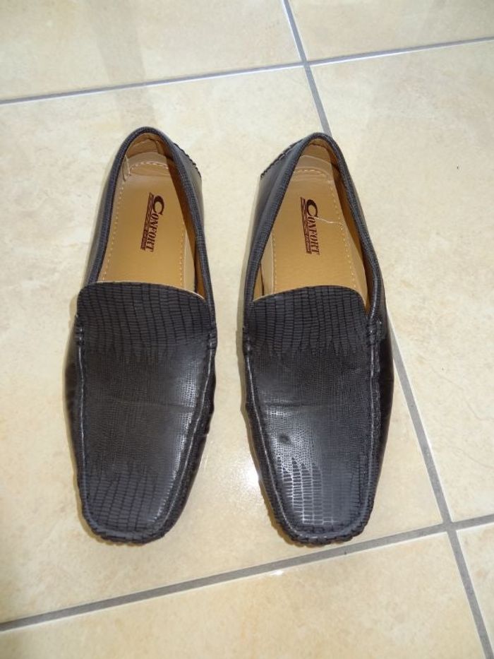 mocassins neufs gris noir confort T45