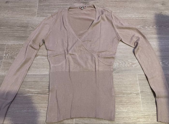 Pull forme cache cœur beige taille M en excellent état authentique legend