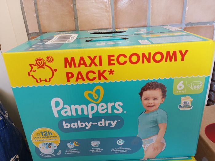 Gros pack couches Pampers taille 6