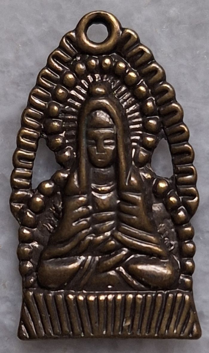 Ancien pendentif tibétain à double face en métal - photo numéro 2