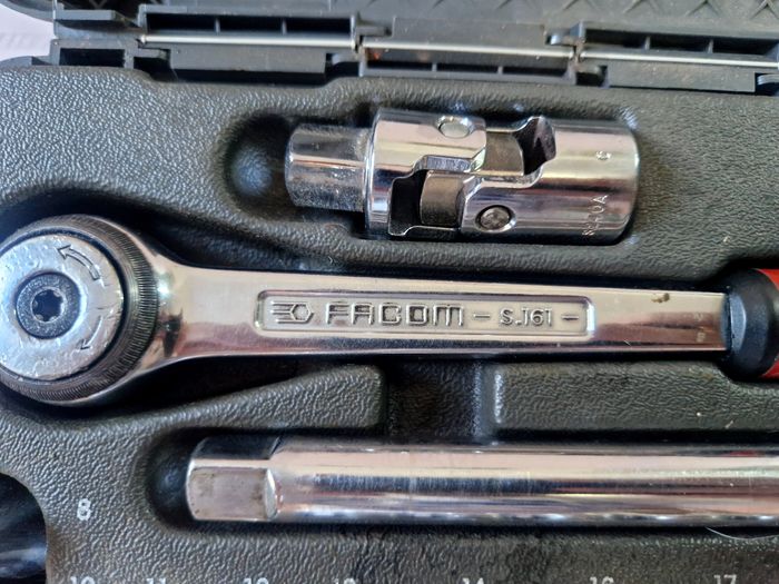 Coffret  , clé à cliquet + rallonge + 17 douilles  , Facom , ancien modèle  , complet - photo numéro 8