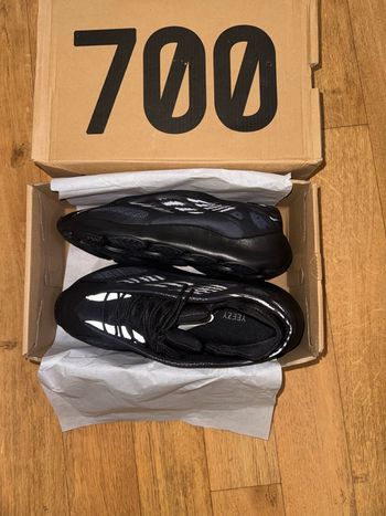 Yeezy 700 v3
