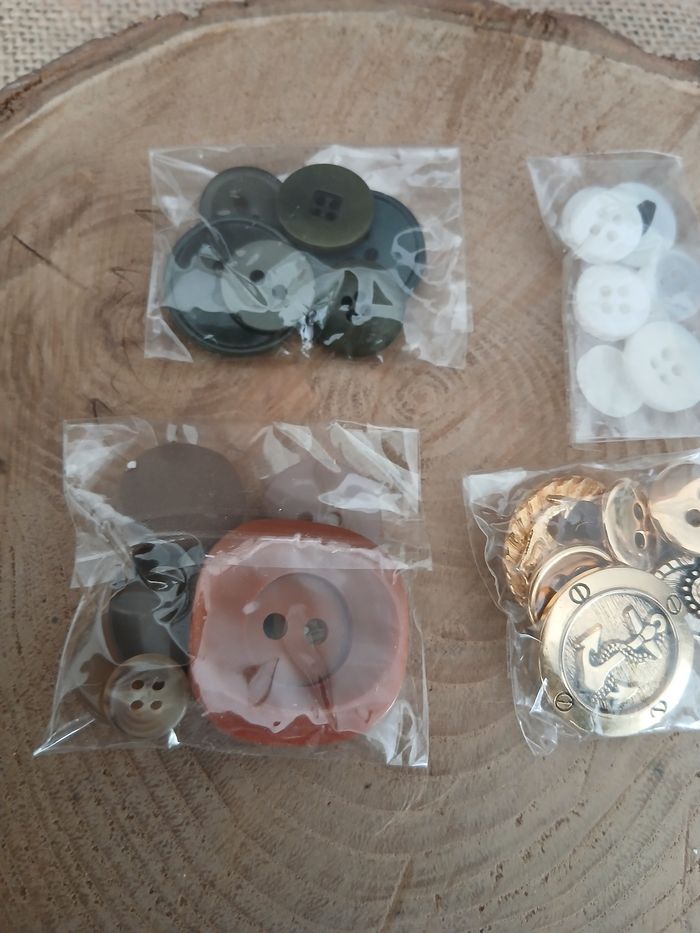 Lot de 4 sachets de boutons - photo numéro 4