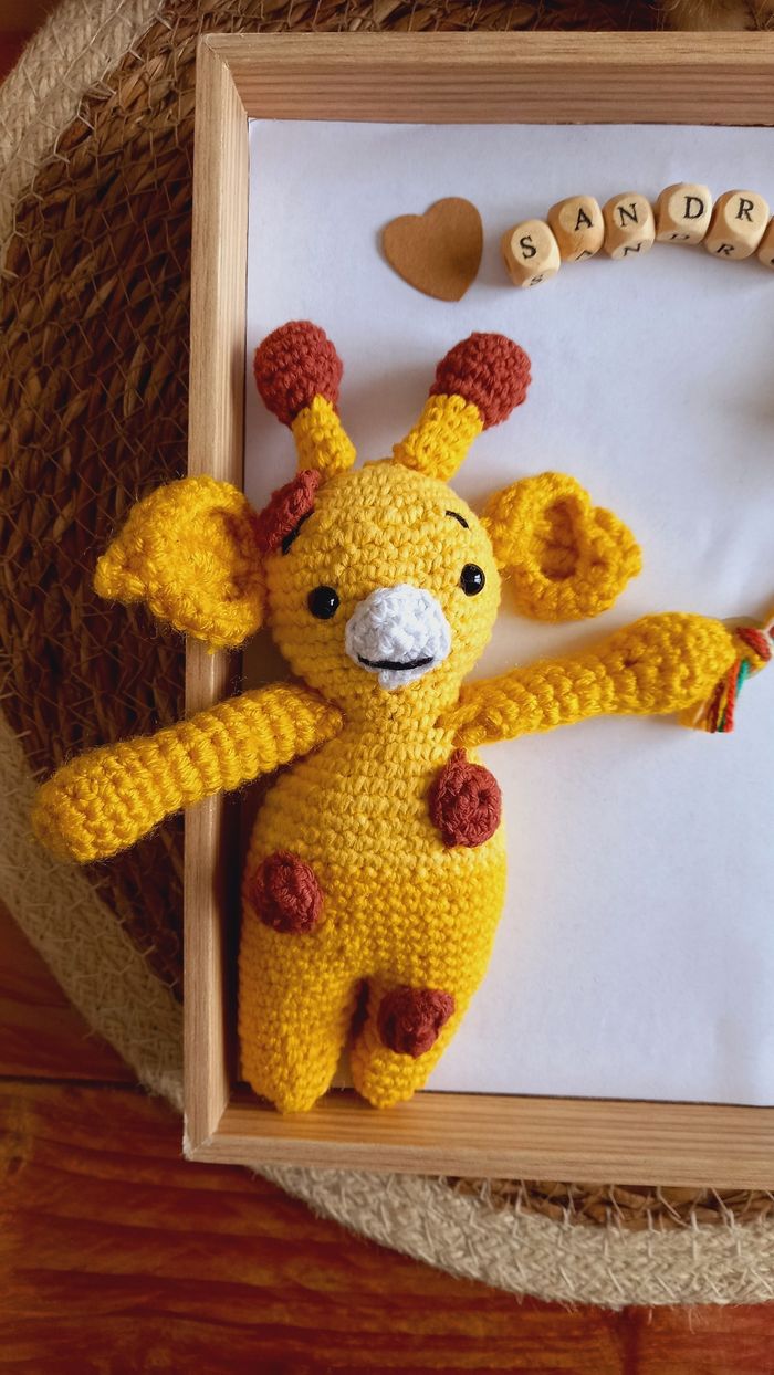 Cadre 3d déco petite girafe 🦒 et ses ballons en crochet 🎈 - photo numéro 2
