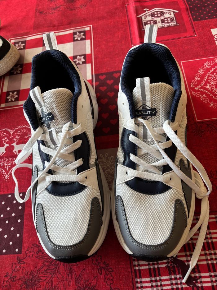 Lot baskets neuves taille 41