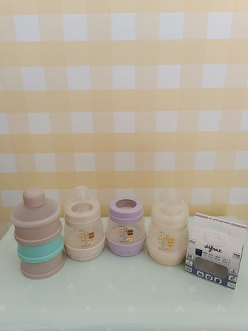 Lot biberons et accessoires bébé 