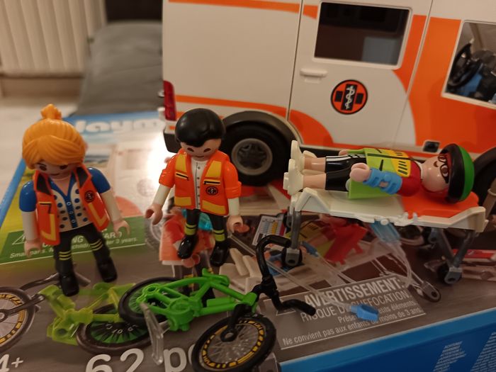Ambulance playmobil - photo numéro 2