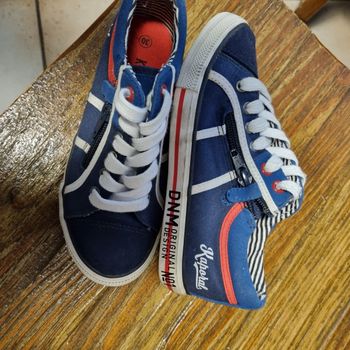 superbes baskets KAPORAL taille 30
