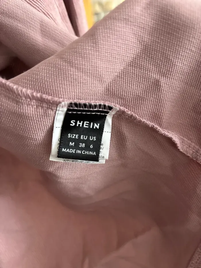 Sur chemise rose - photo numéro 2