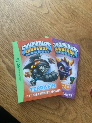 2 livres skylanders universe