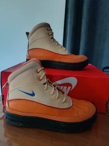 Baskets bottines boots Nike woodside high